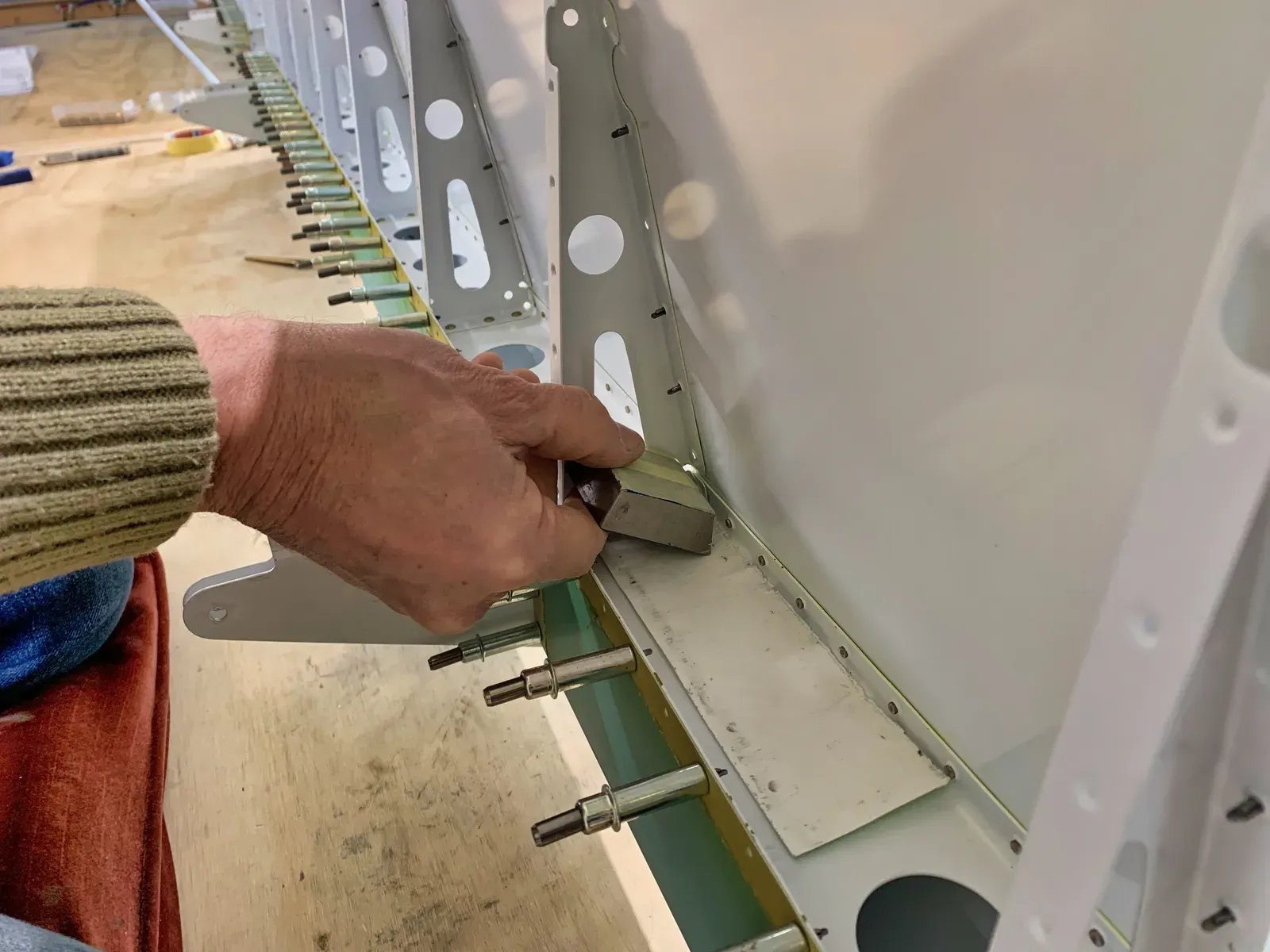 21-09 Riveting Flap Nose & Top Skin