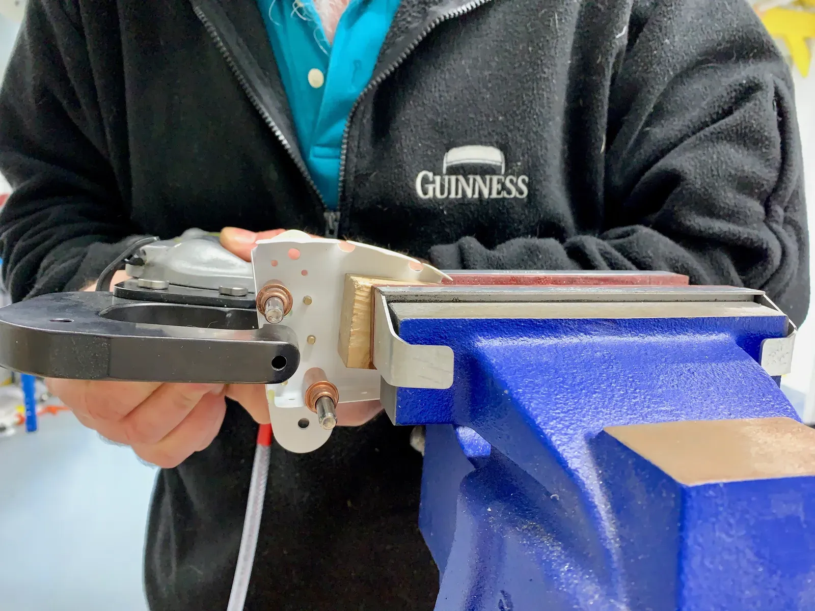 22-02 to 07 Attaching Doublers & Hinge Brackets