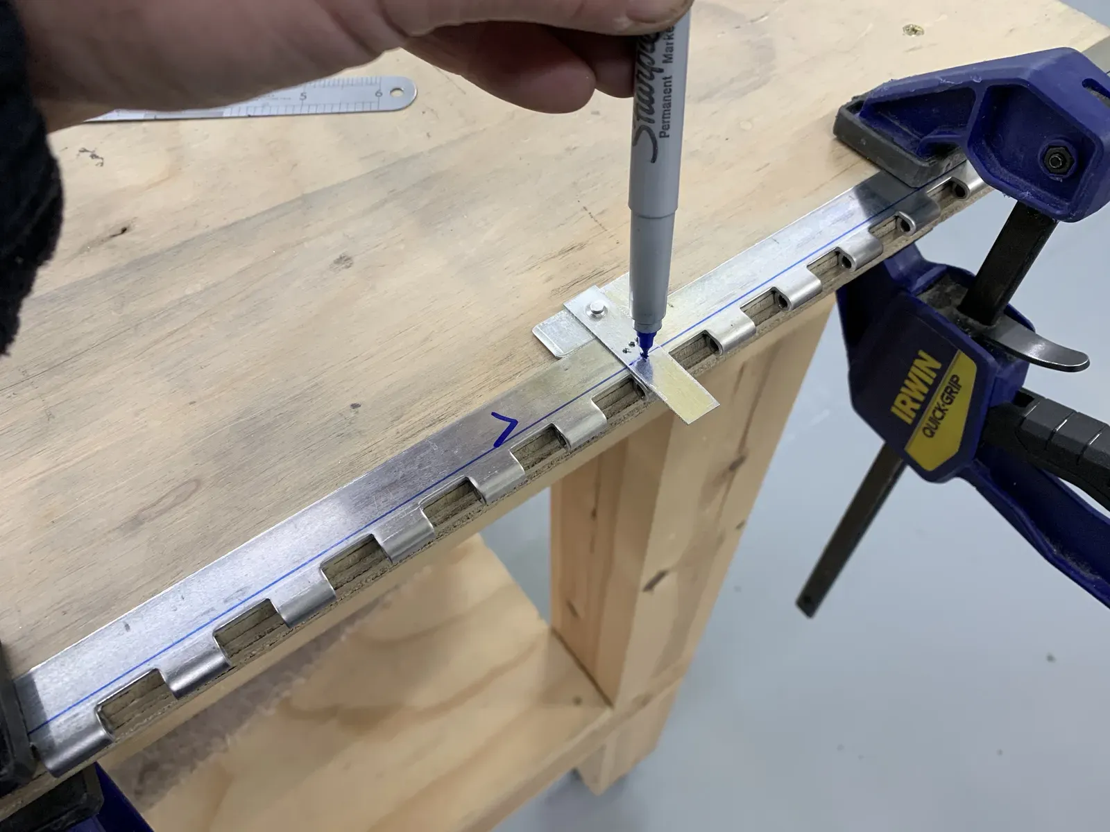 29-07 to 08 Cowling Hinges
