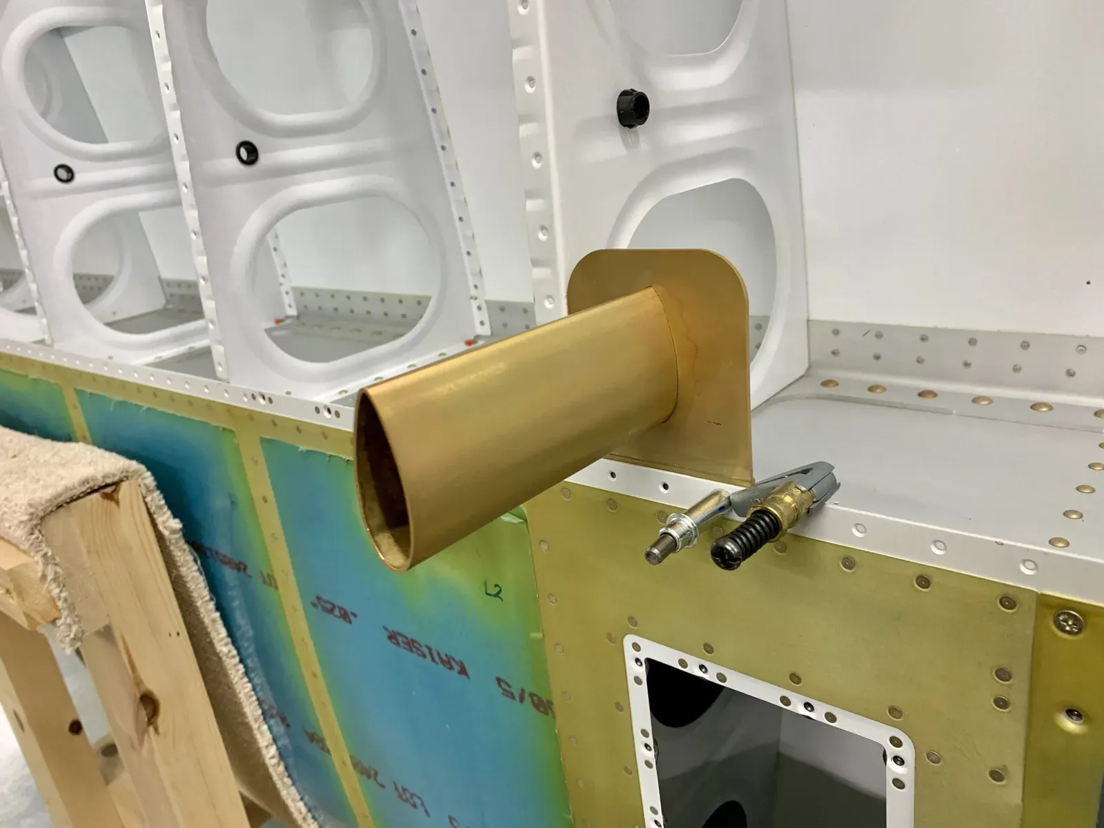 19 - Fitting Dynon Pitot Tube Mast